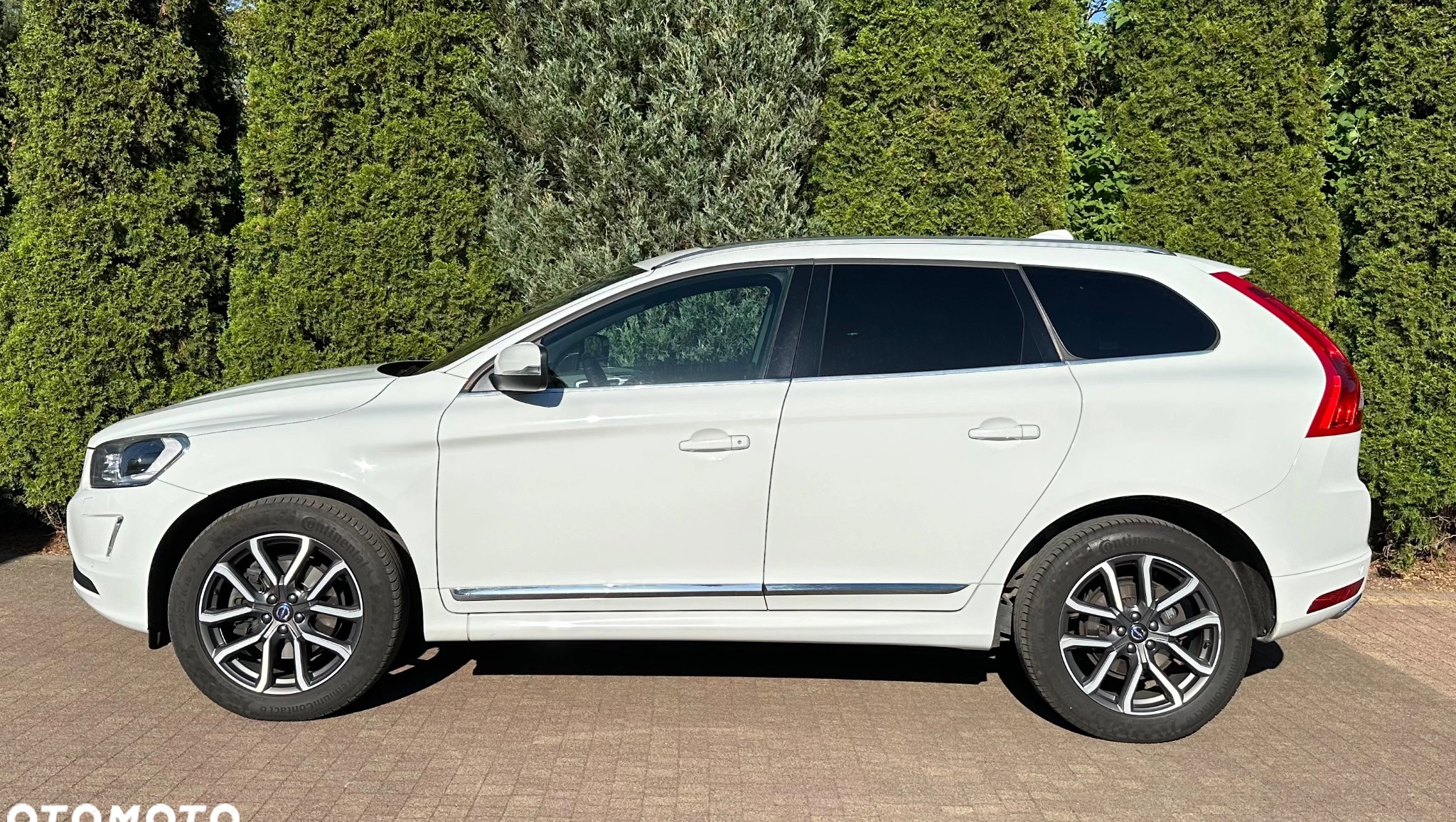 Volvo XC 60 cena 125000 przebieg: 159900, rok produkcji 2017 z Warszawa małe 497